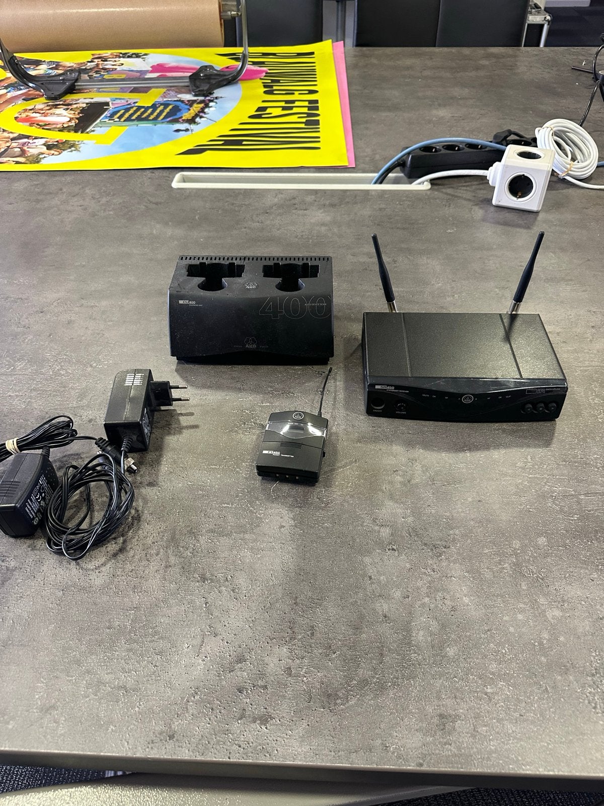 AKG Draadloze Microfoon Beltpack Set SR450 PT450 CU400, Muziek en Instrumenten, Microfoons, Ophalen of Verzenden, Gebruikt, Overige typen