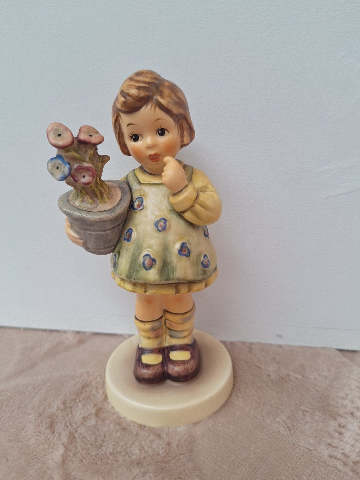 Goebel Hummel beeldje "My Wish is Small" 1992/93, Verzamelen, Ophalen of Verzenden, Zo goed als nieuw, Hummel