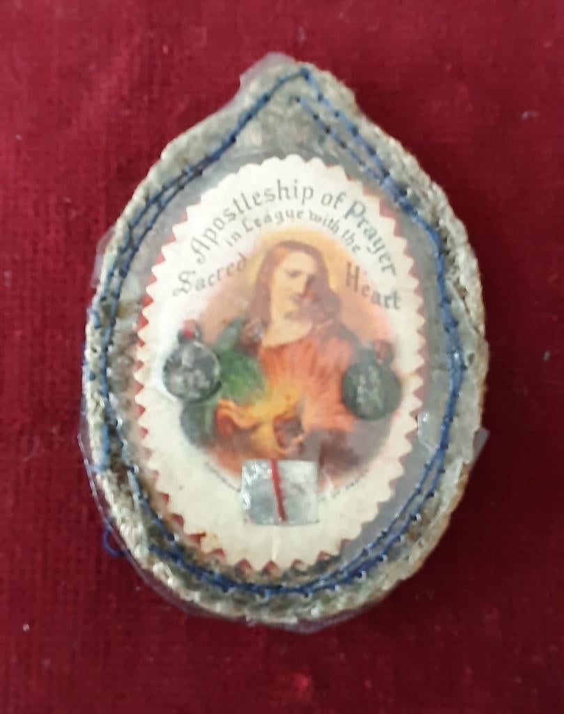 DEVOTIE RELIKWIE LOURDES HANGERTJES EN RELIGIEUZE MEDAILLES, Verzamelen, Religie, Ophalen of Verzenden, Gebruikt, Kaart of Prent