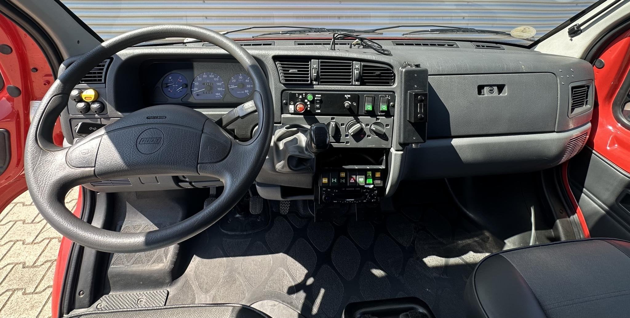 Fiat Ducato 4x4 bestelwagen L2H2 25000km! nieuwstaat UNIEK!, Trekhaak, Stof, Gebruikt, 4 stoelen