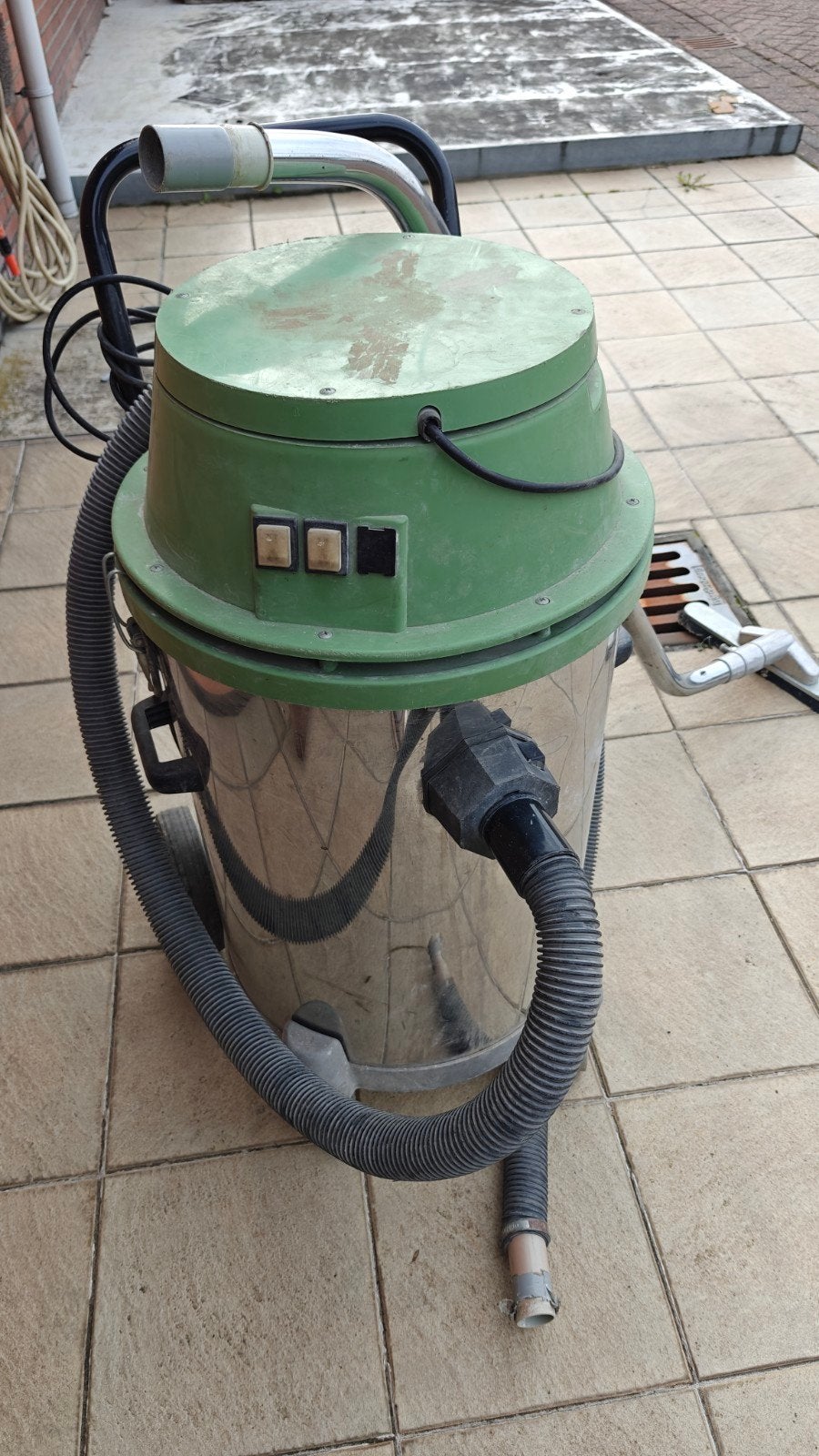 Industriële Nat/Droog Stofzuiger - Krachtig en Veelzijdig, Witgoed en Apparatuur, Ophalen of Verzenden, Gebruikt, Inclusief accessoires
