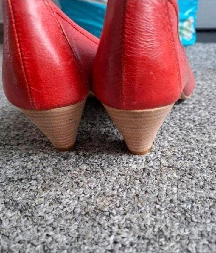 Cellini Rode Pumps met Strikdetail – Maat 39 – Nieuw, Pumps, Cellini, Nieuw, Ophalen of Verzenden