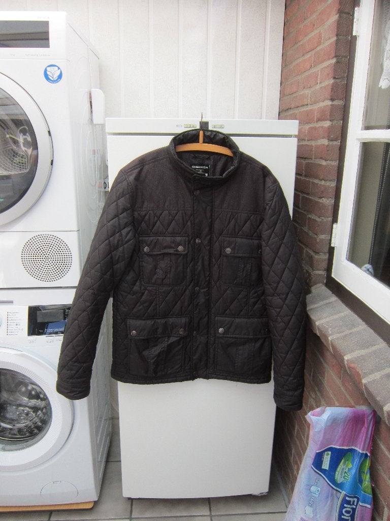Zwarte jas met donkerbruine schouderpas Maat L. Merk CHECKER, Maat 52/54 (L), Zwart, Ophalen of Verzenden, Checker