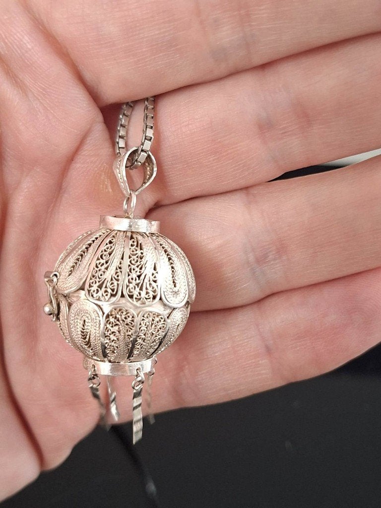 Prachtige Antieke Zilver Filigrein Pomander & Ketting 80 CM, Ophalen of Verzenden, Zilver, Ketting