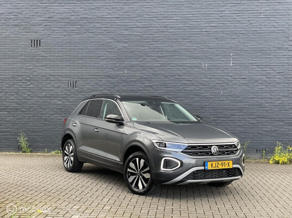 Volkswagen T-Roc 1.5 TSI 150PK DSG ACC/NAVI/Virtual/Trekhaak, Stof, Zwart, 4 cilinders, 150 pk