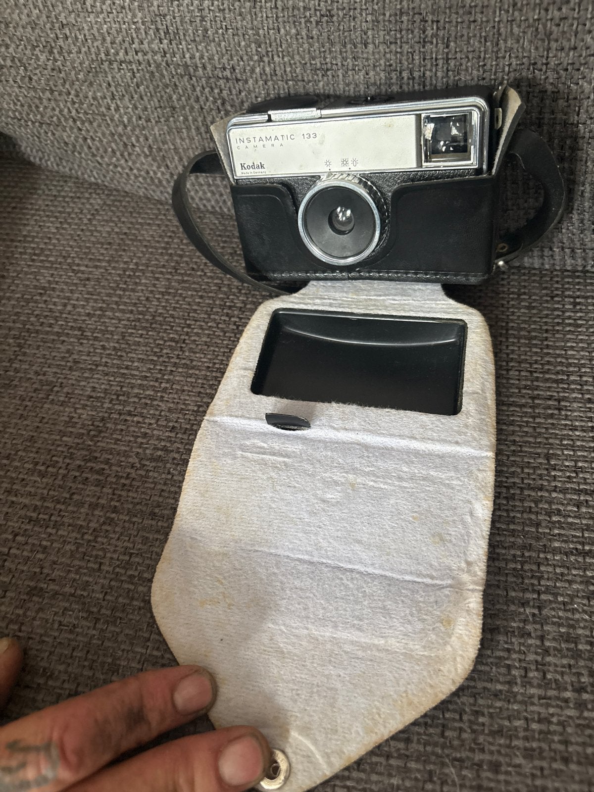 Vintage Kodak Instamatic 133 Camera met hoesje, Ophalen, Gebruikt, Compact, Kodak
