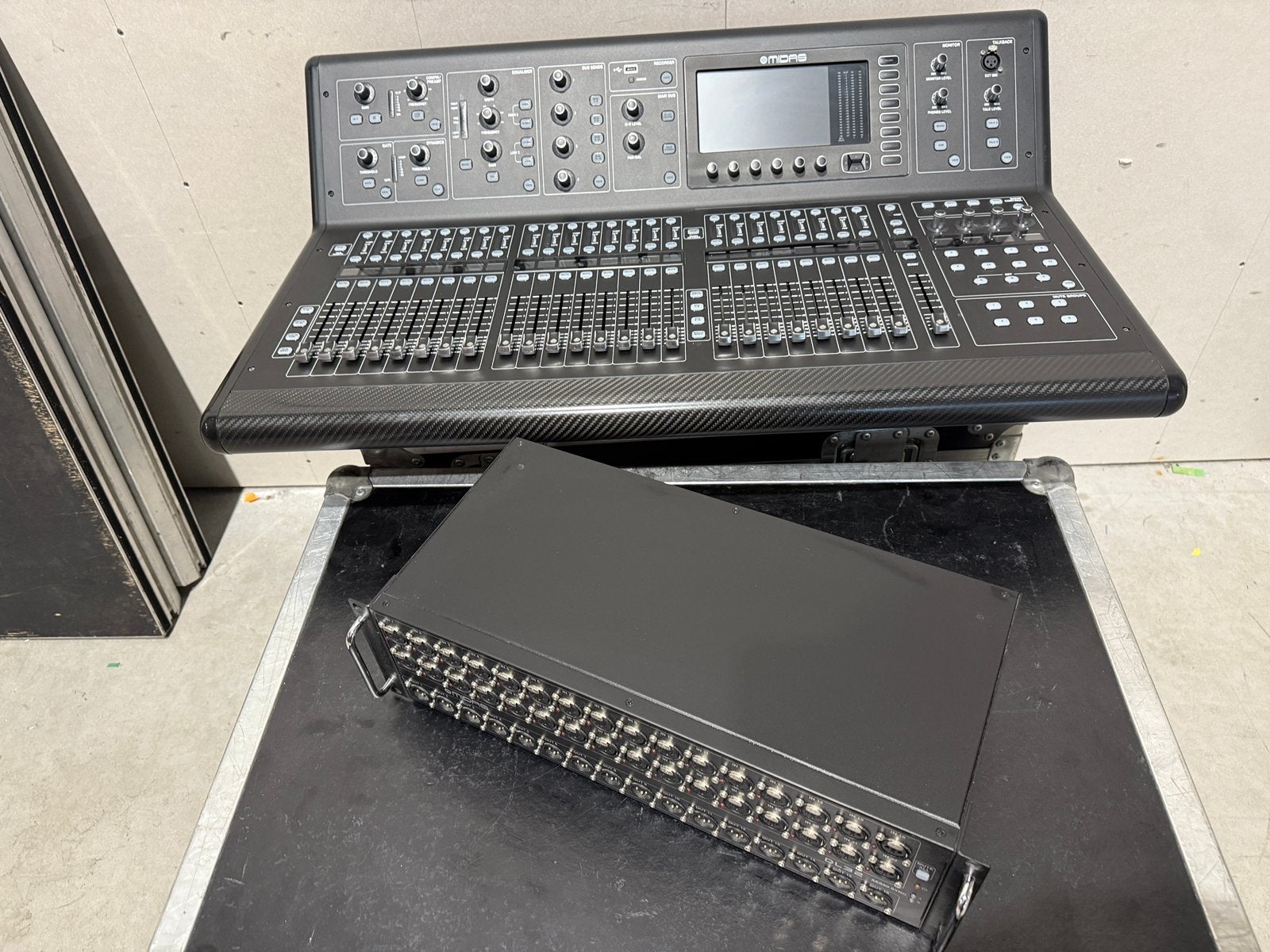 Midas M32 live + DL32 stagebox, Muziek en Instrumenten, Ophalen, Zo goed als nieuw, 20 kanalen of meer