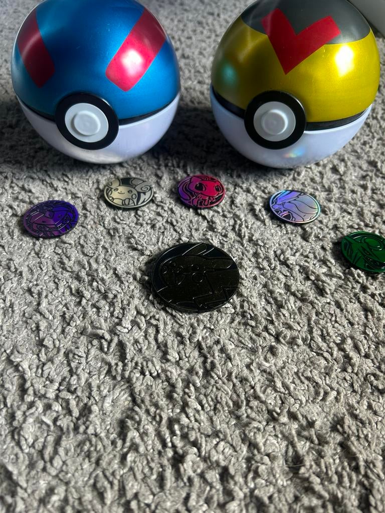 Pokemon bal en munten, Ophalen of Verzenden, Zo goed als nieuw