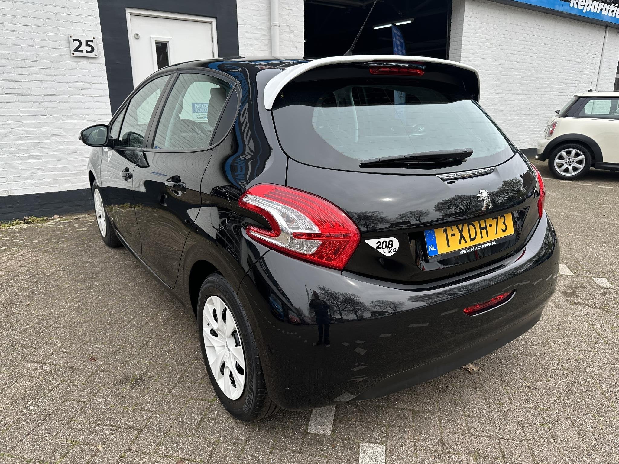 Peugeot 208 1.0 VTi LIKE /Nieuwe apk/ Nieuwe D riem/5 drs/Cr, Auto's, Voorwielaandrijving, Euro 5, Gebruikt, 31 €/maand
