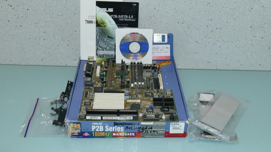 ASUS P2B-LS | Boxed | SCSI | Moederbord, Ophalen of Verzenden