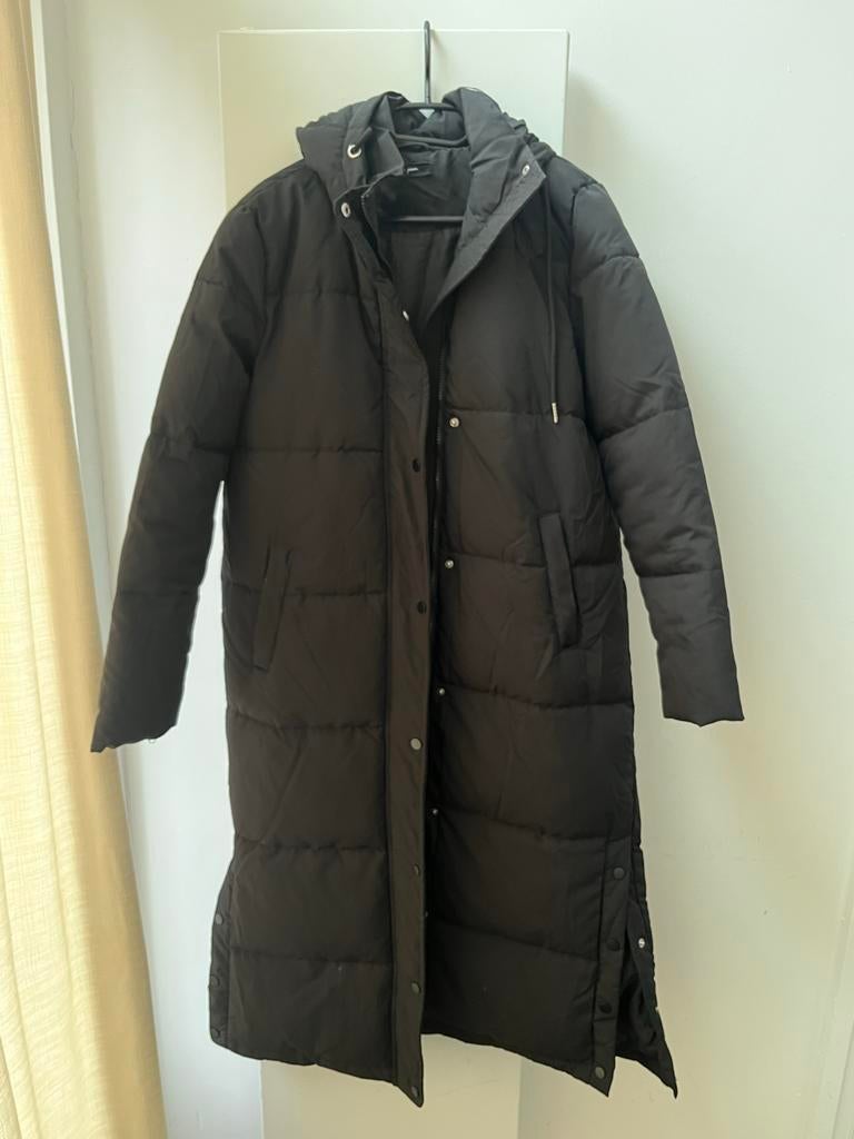 Lange Zwarte Winterjas met Capuchon - Maat M, Kleding | Dames, Ophalen of Verzenden, Zo goed als nieuw, Maat 38/40 (M), Zwart