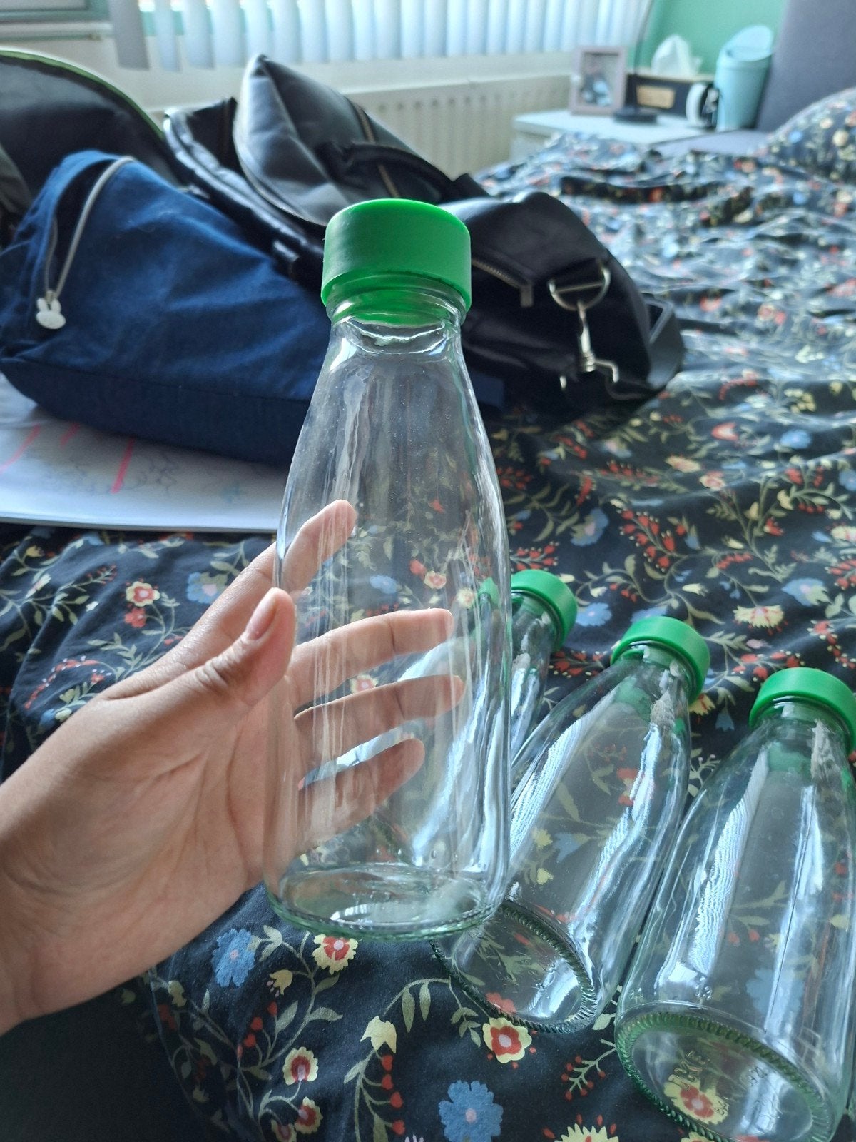 IKEA glazen flessen met groene dop (mist 1 dop), Ophalen of Verzenden, Zo goed als nieuw, Meerkleurig, Glas