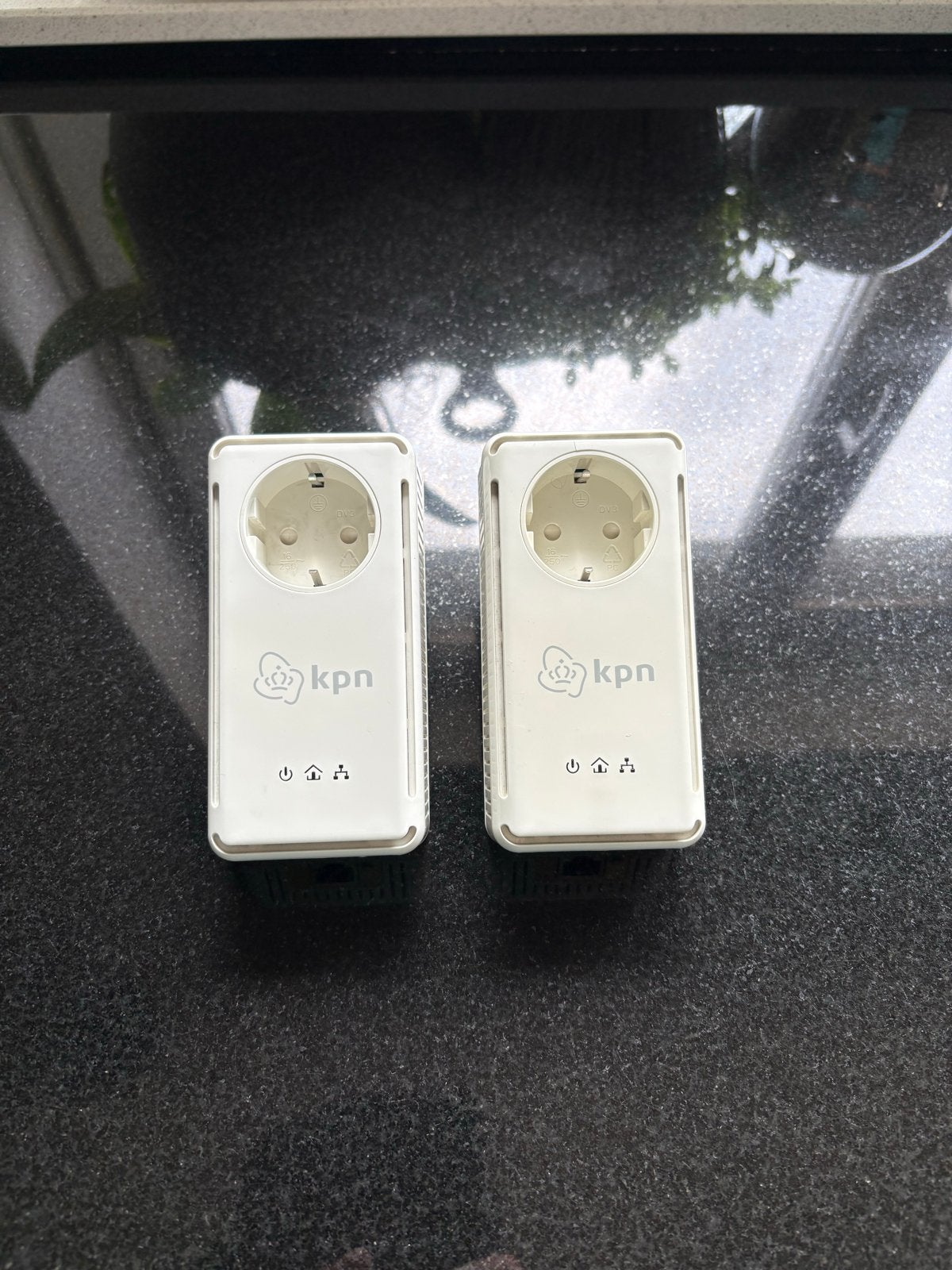 KPN Powerline Adapters (2 stuks) - Stroomnetwerkadapter, Ophalen of Verzenden, Zo goed als nieuw
