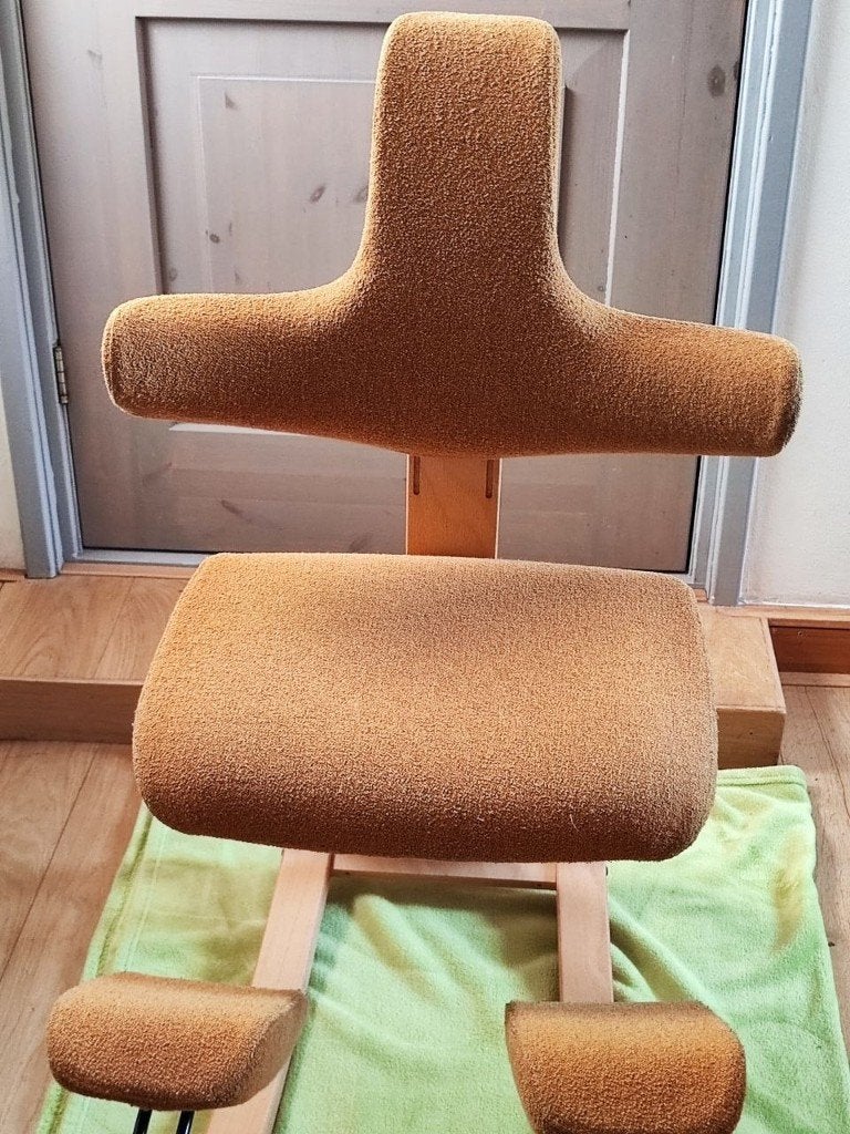 Stokke Varieer thatsit balansstoel met rug, Huis en Inrichting, Ophalen, Gebruikt, Overige kleuren, Bureaustoel
