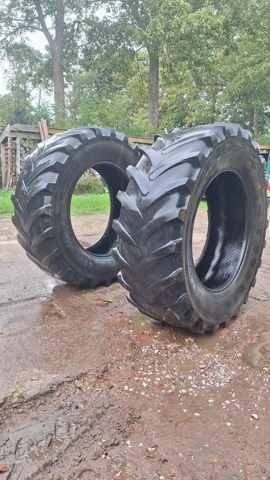 Michelin XM108 banden 650/65 R42, Ophalen