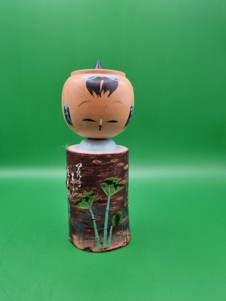 Leuke boomschors Sosaku kokeshi, Hout, 16 cm, Ophalen of Verzenden, Geschilderd