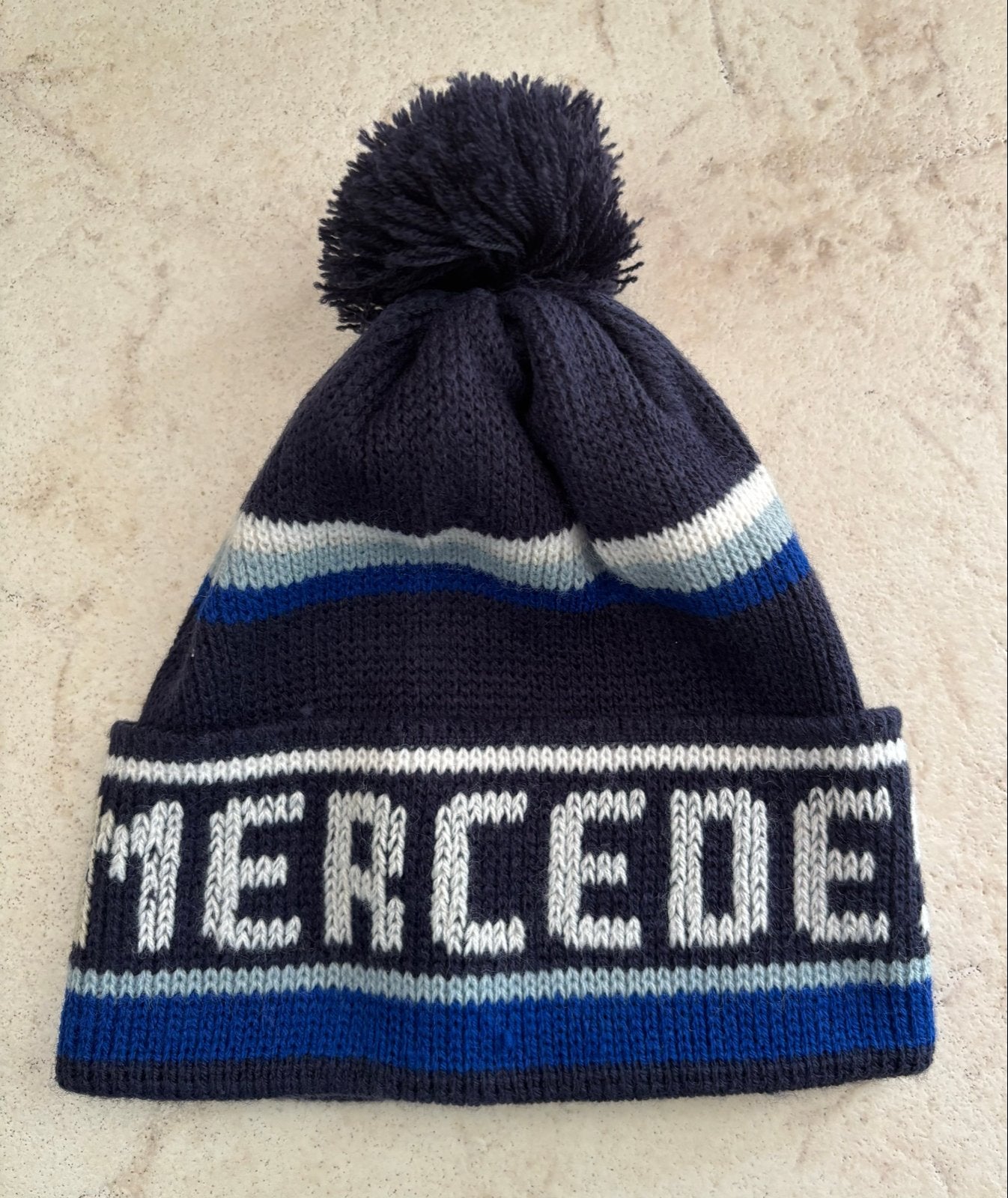 Mercedes Wintermuts met pompon - Blauw/Wit, Ophalen, Zo goed als nieuw, Overige maten, Muts