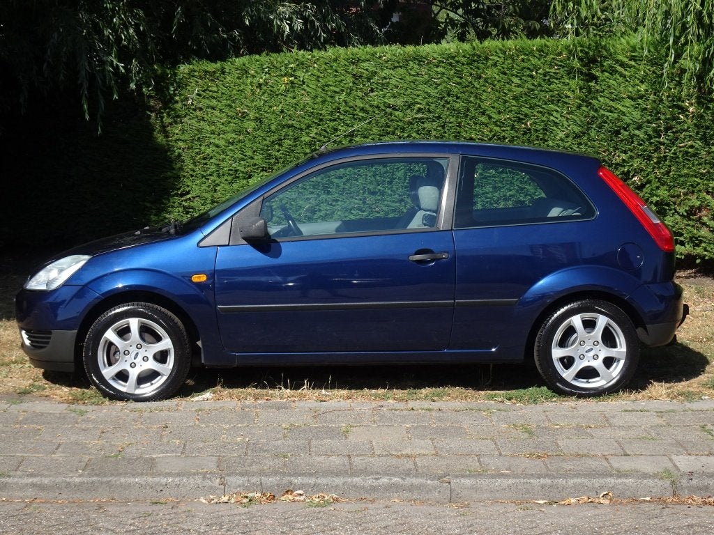 Ford Fiesta 1.25 Celebration met Bluetooth en Trekhaak, Keurmerk '100% Onderhouden', Stof, 1242 cc, 4 cilinders