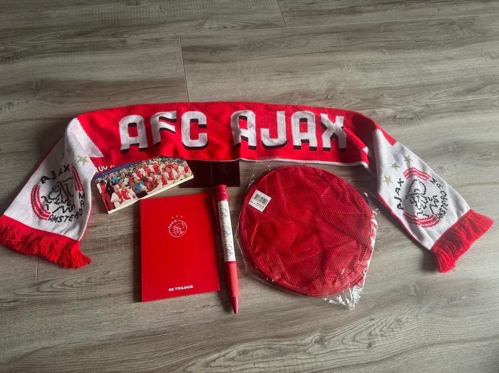Ajax Fanpakket: Sjaal, Boek, Notitieboekje en Meer!, Boeken, Ophalen of Verzenden, Zo goed als nieuw, Balsport