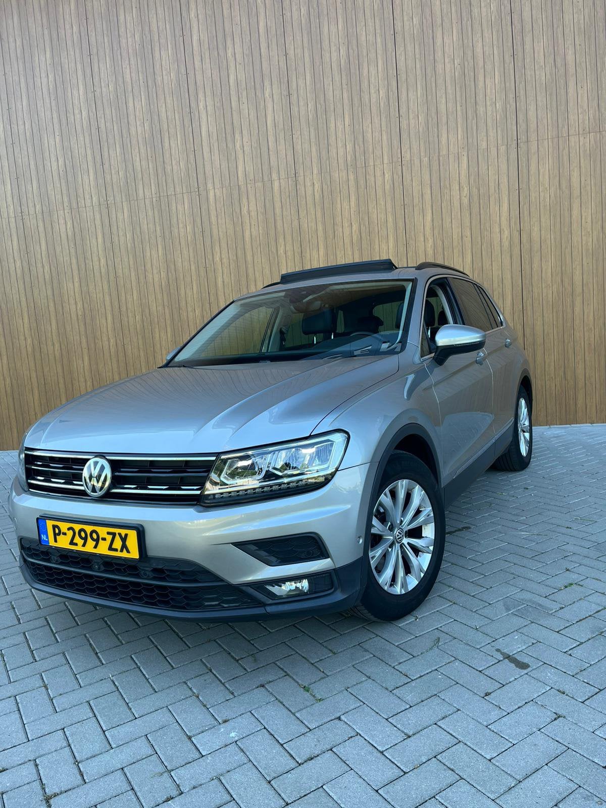 Volkswagen Tiguan 1.4 TSI 2018 | DSG | Pano | Virtual | Leer, Auto's, Automaat, Lichtsensor, 1800 kg, Zwart