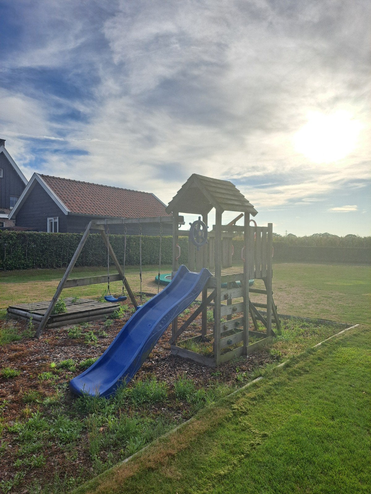 Houten speeltoestel met glijbaan en schommels, Ophalen, Gebruikt, Glijbaan