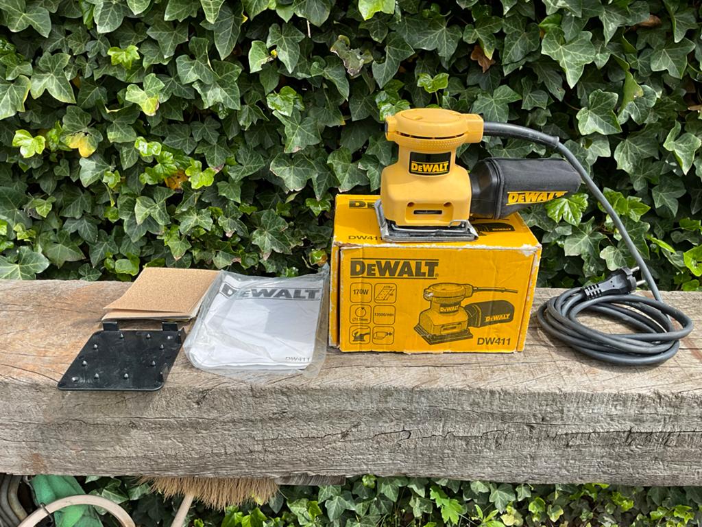 DeWalt DW411 Vlakschuurmachine - Zo goed als nieuw, Ophalen of Verzenden, Zo goed als nieuw, Minder dan 600 watt, Vlakschuurmachine