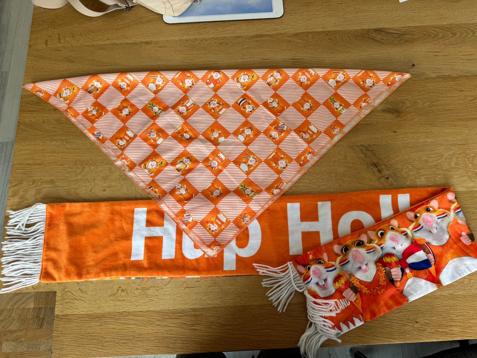 AH hamster voetbal bandana en juichsjaal, Ophalen of Verzenden, Zo goed als nieuw, Overige binnenlandse clubs, Vaantje of Sjaal