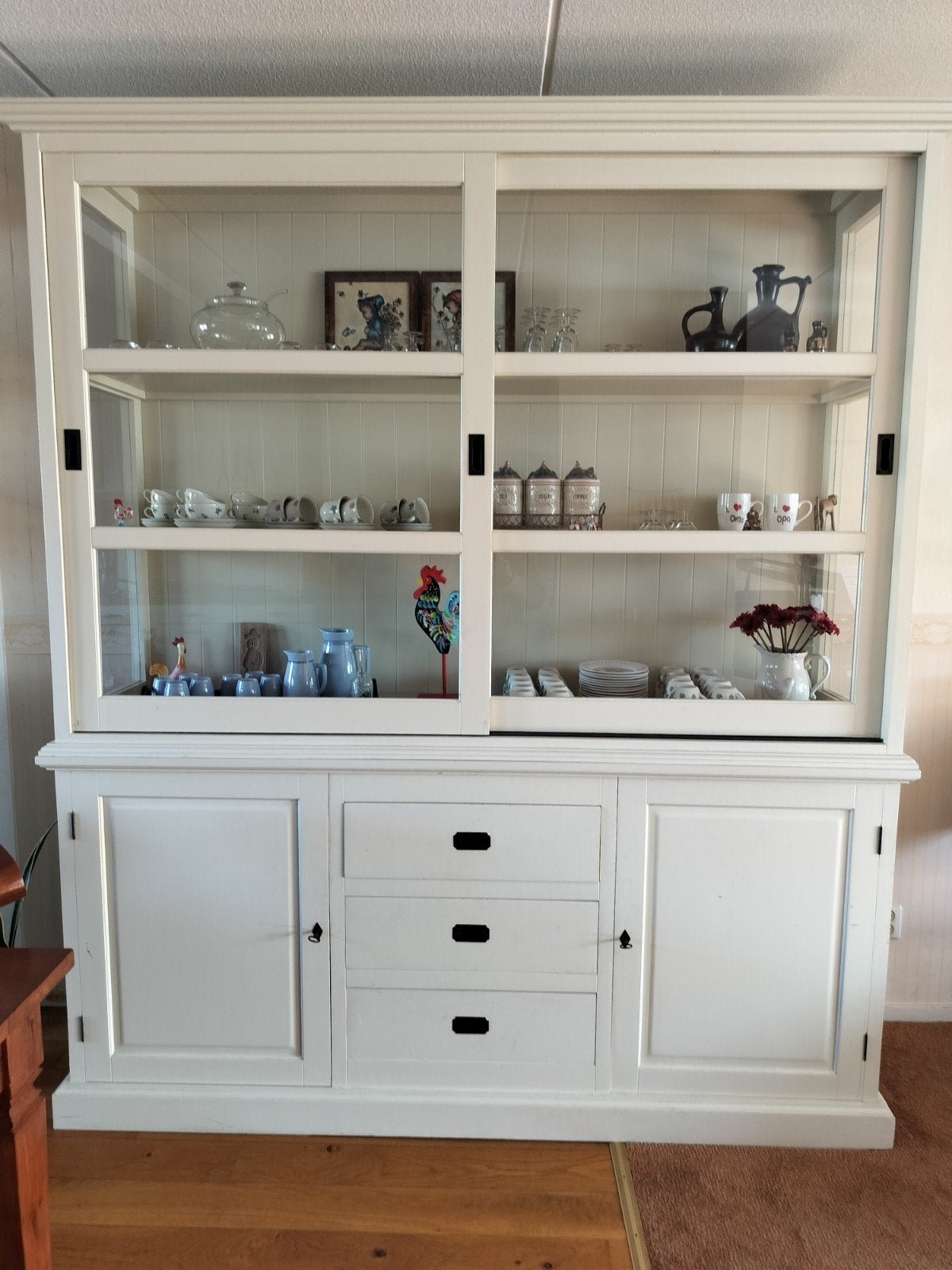 Witte buffetkast met glazen schuifdeuren., Huis en Inrichting, Kasten | Buffetkasten, Ophalen, Gebruikt, 150 tot 200 cm, 150 tot 200 cm