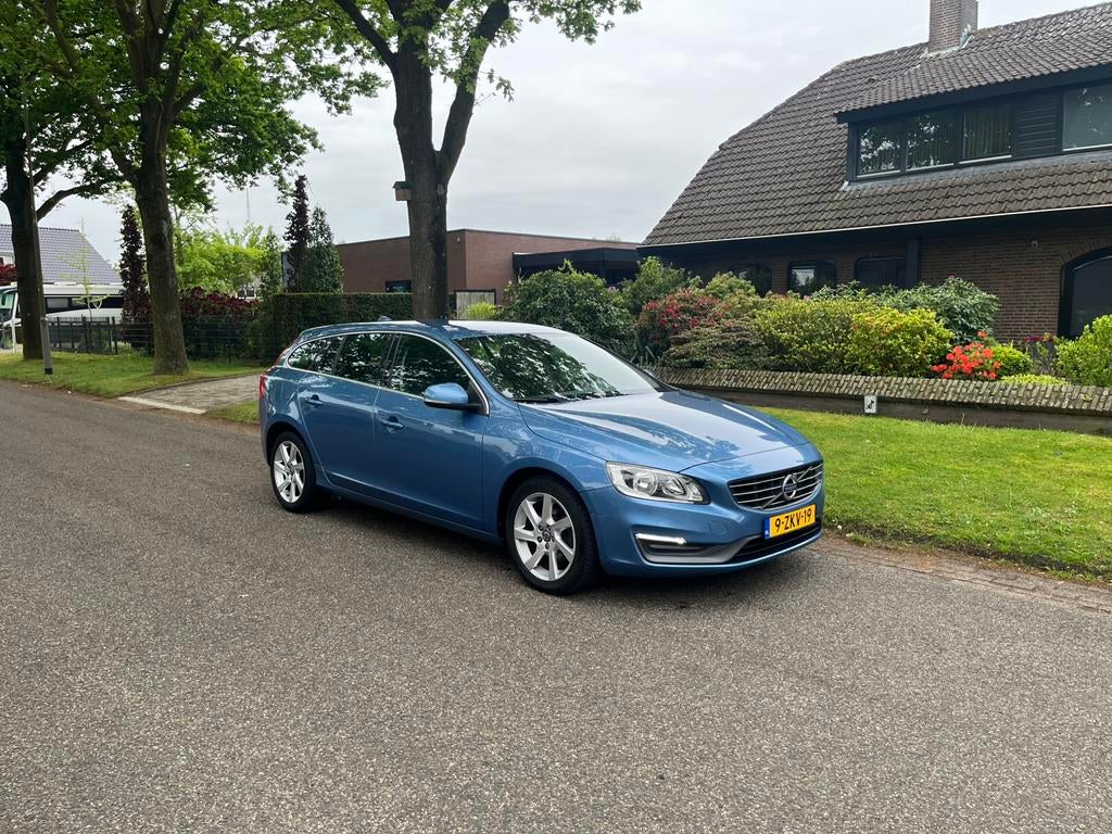 Volvo V60 2.0 D4 Automaat 181Pk, LED, Trekhaak, Bjr.2015, 1502 kg, 1750 kg, 4 cilinders, Blauw