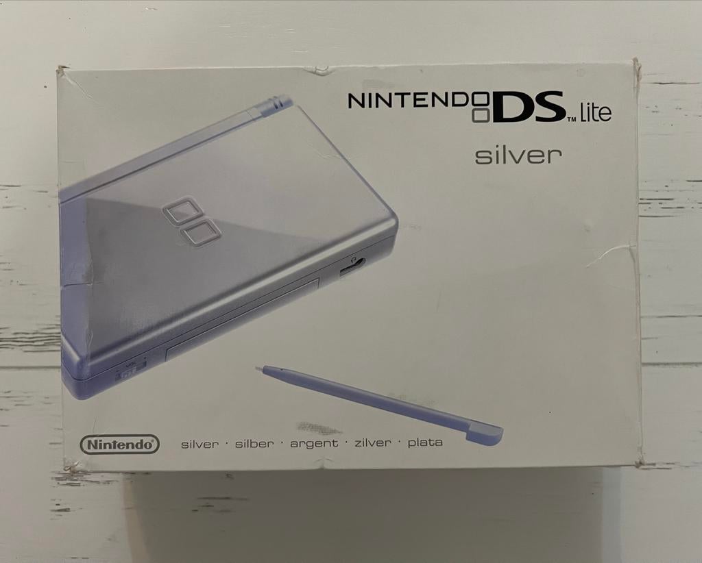 Nintendo DS Lite Grijs - Zeer Goede Staat + Doos, Spelcomputers en Games, Spelcomputers | Nintendo DS, Ophalen of Verzenden, Zo goed als nieuw