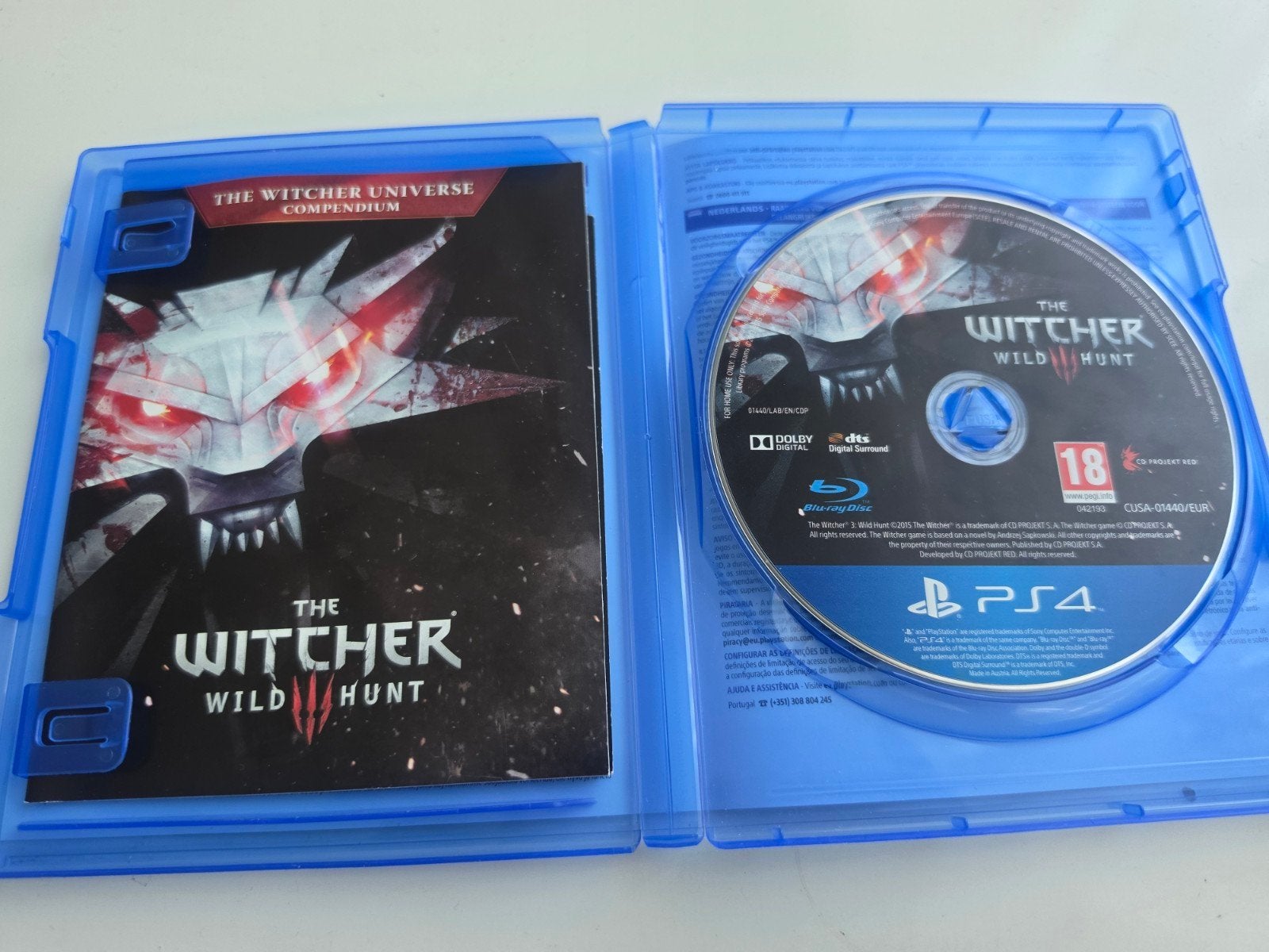 The Witcher 3: Wild Hunt PS4 en PS5 Lees Goed Aub, Vanaf 18 jaar, Jagiellońska 76, 03-301 Warschau, Polen, 1 speler, Support@cdprojektred.com