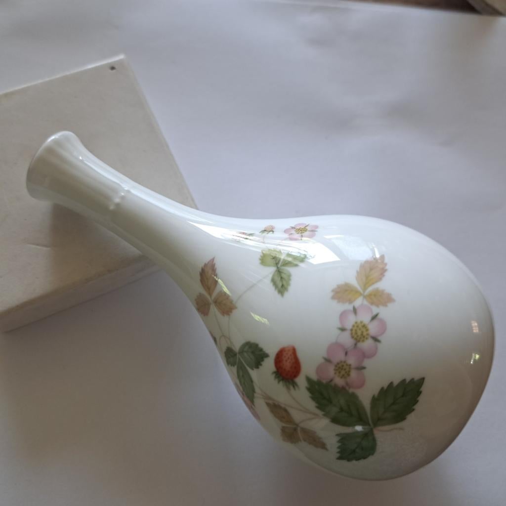 Wedgwood vaasje aardbeitjes, Verzenden
