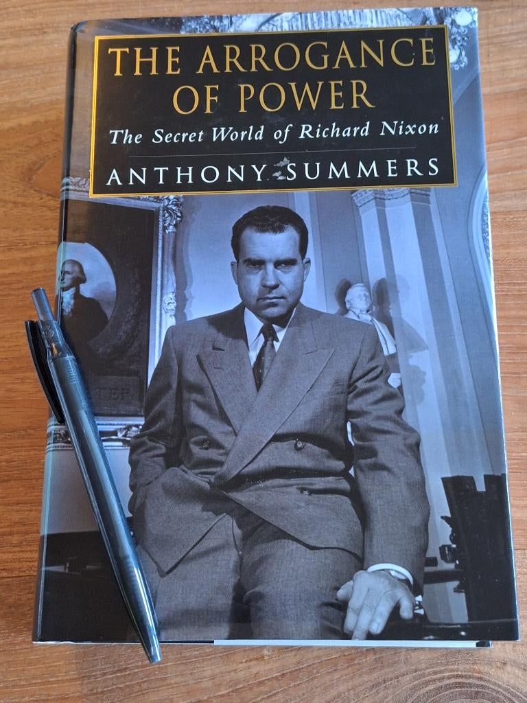 The Arrogance of Power: The Secret World of Richard Nixon, Ophalen of Verzenden, Tweede Wereldoorlog, Gelezen, Overige onderwerpen