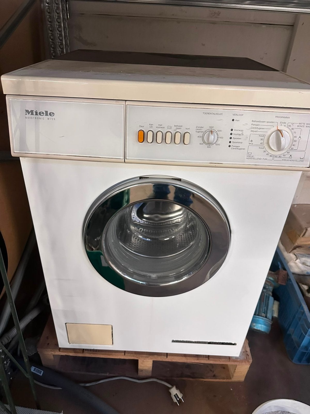 Miele Novotronic W729 Wasmachine - 4,7 kg inhoud, Ophalen, 1200 tot 1600 toeren, Gebruikt, 4 tot 6 kg