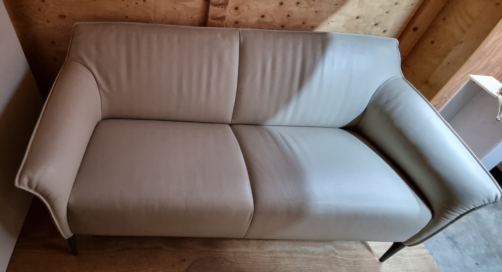 Leolux Mayon 2-zitsbank in beige leder, Ophalen, Modern, Klassiek, 150 tot 200 cm, Tweepersoons