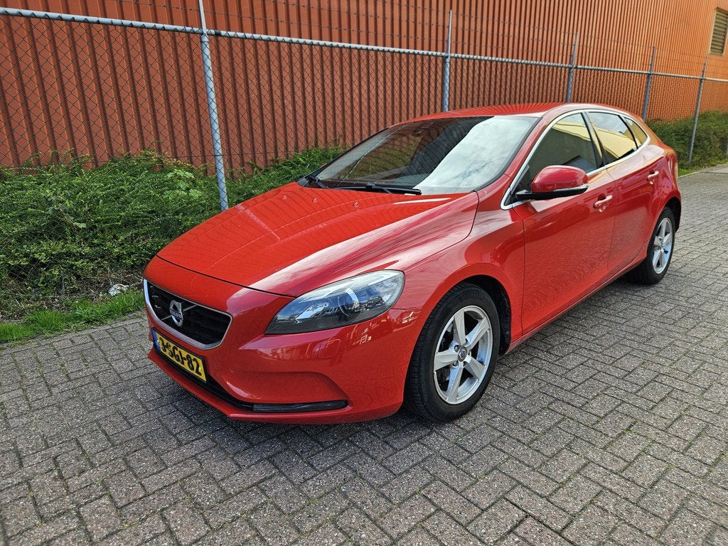Volvo V40 1.6 D2 Momentum (bj 2013), Auto's, Volvo, Voorwielaandrijving, Euro 5, Gebruikt, 4 cilinders