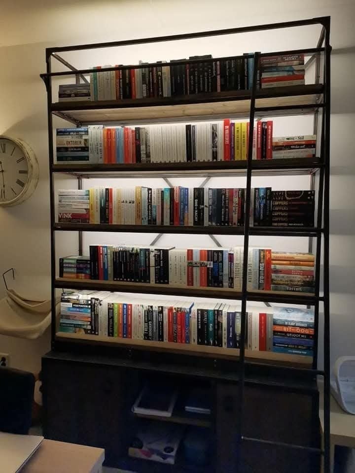 Industriële boekenkast met led verlichting., Met plank(en), 200 cm of meer, 150 tot 200 cm, Zo goed als nieuw