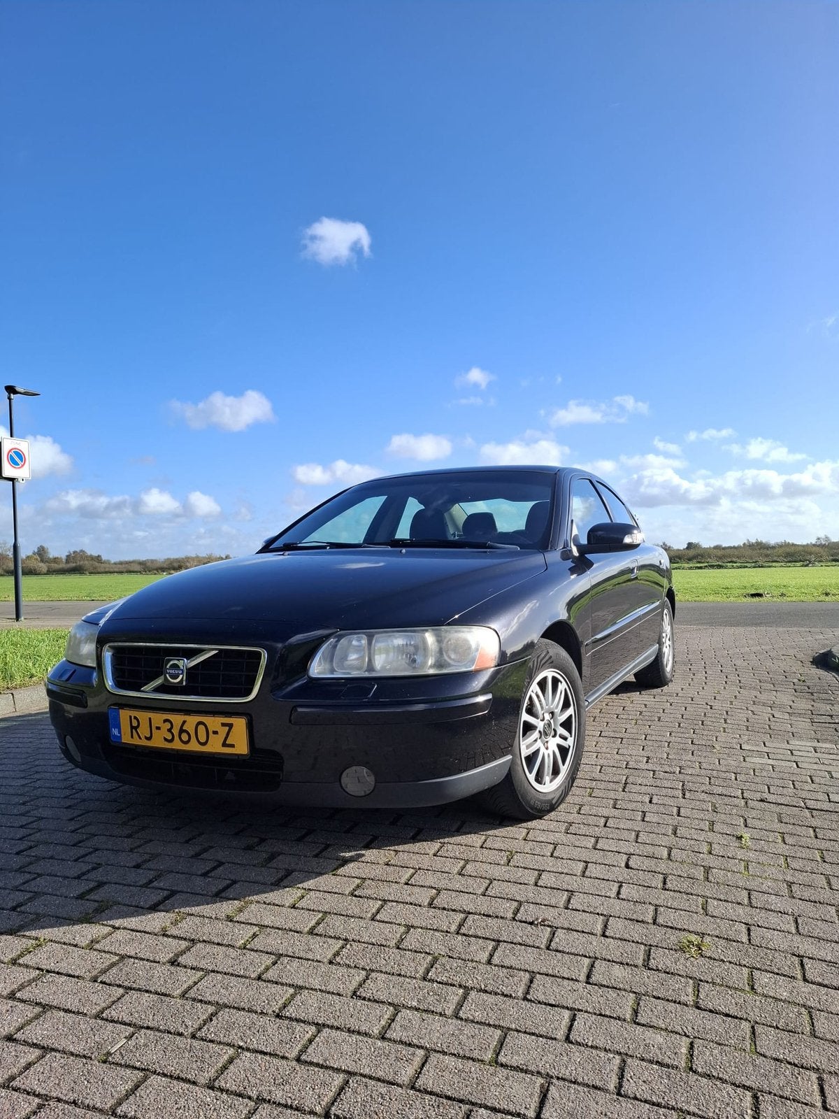 Volvo S60 2.4 140PK 2007 Zwart, Voorwielaandrijving, 11 km/l, 75 €/maand, Particulier