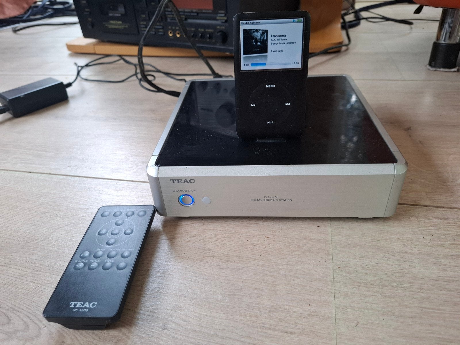 TEAC DS-H01 digital Ipod docking station met Burr-Brown DAC, Ophalen of Verzenden, Gebruikt