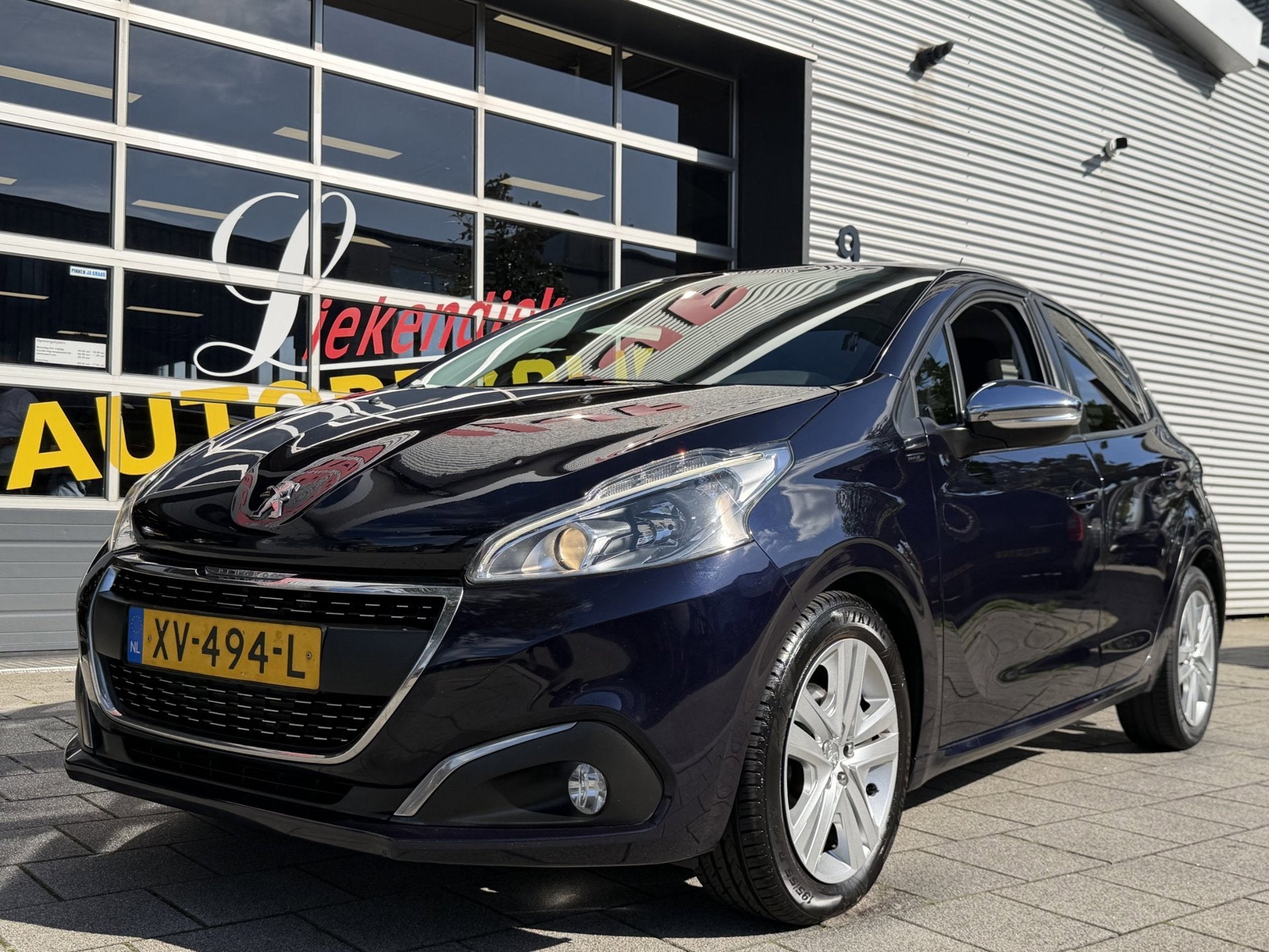 Peugeot 208 1.2 PureTech Signature - Navigatie I Airco I LED, 83 pk, Euro 6, 1199 cc, Blauw