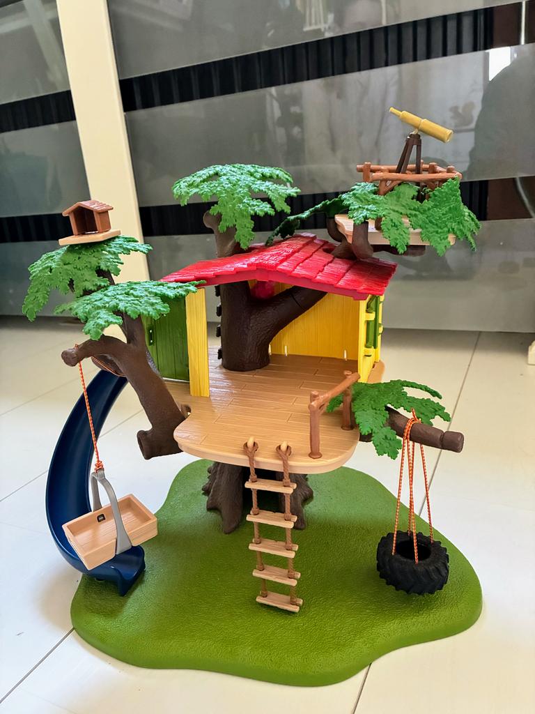 Complete Schleich boomhut met figuren en accessoires, Ophalen, Zo goed als nieuw, Jongen of Meisje