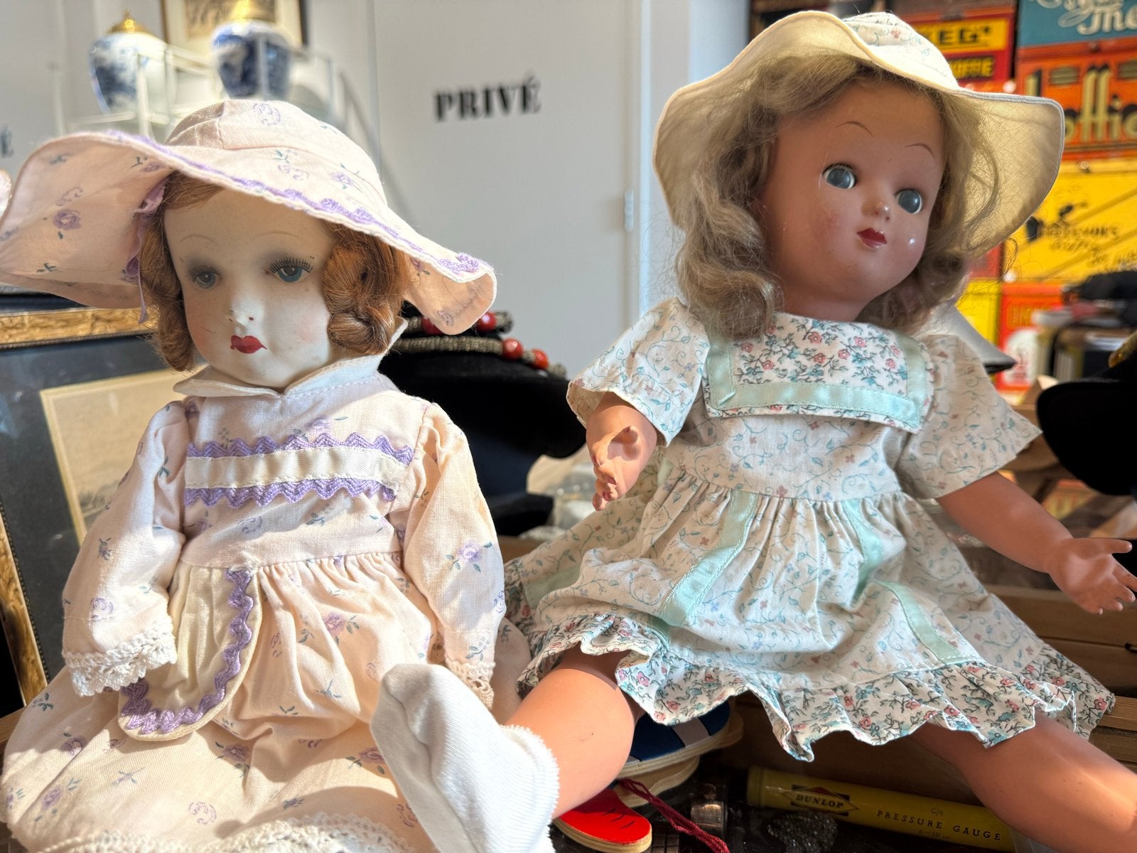 2 Antieke Belgische meisjespopjes: Papier-maché en composiet, Gebruikt, Ophalen of Verzenden, Pop