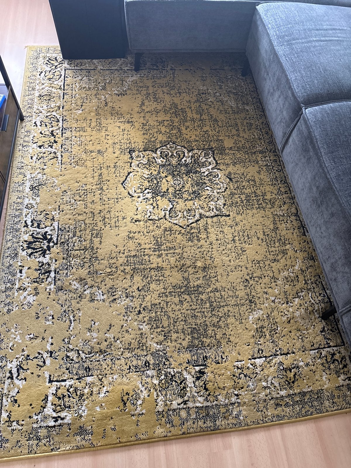 Okergeel vloerkleed van Volero met vintage patroon, Huis en Inrichting, Stoffering | Tapijten en Kleden, Ophalen, Gebruikt, Geel