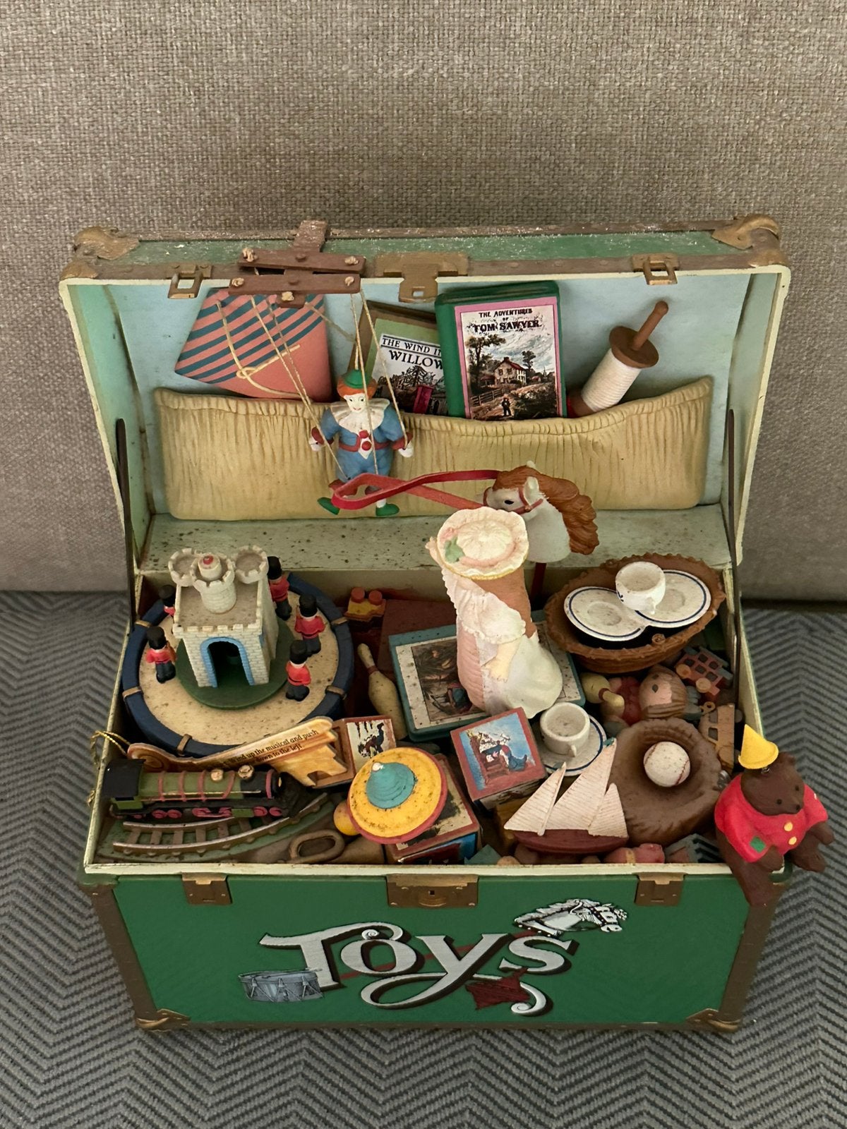 Retro Muziekdoos - Enesco Treasure Chest Of Toys, Verzamelen, Ophalen of Verzenden