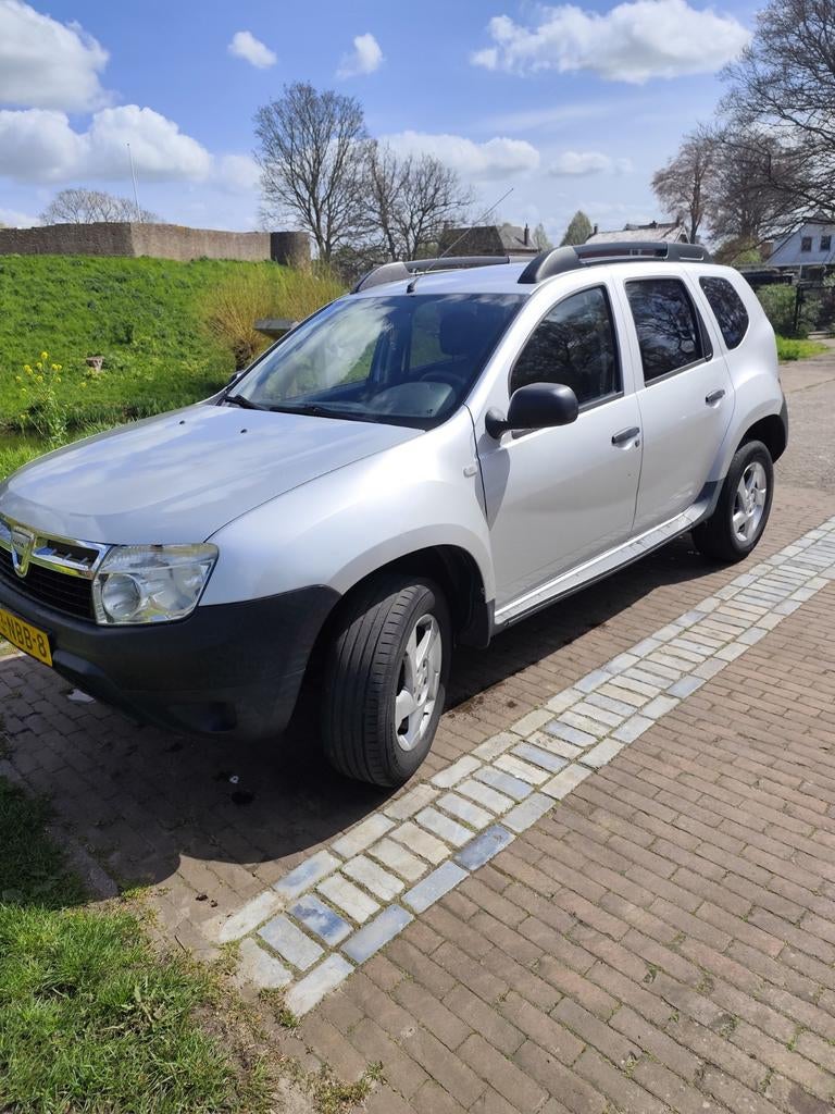 Dacia Duster 1.6 16V 74KW  2010 Grijs benzine, Auto's, Stof, 4 cilinders, Duster, 49 €/maand