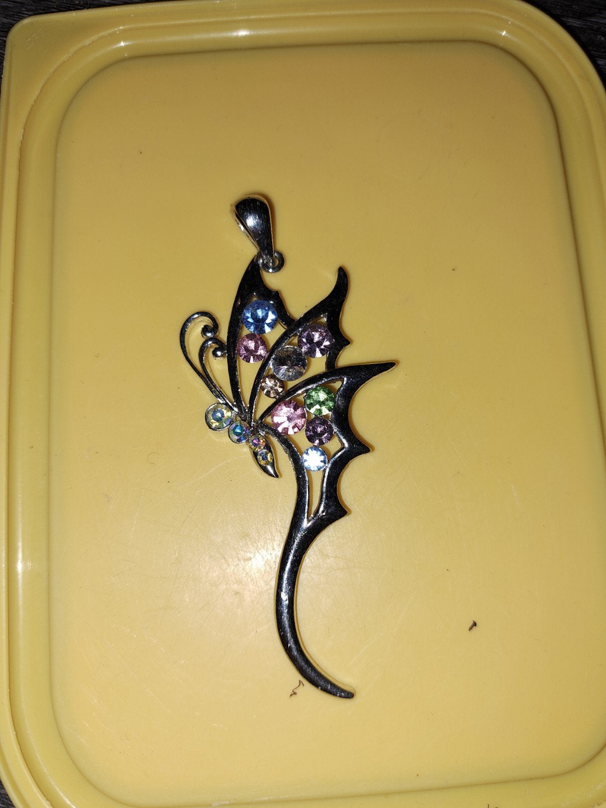 Vlinder hanger met kleurrijke strass steentjes, Overige materialen, Gebruikt, Ophalen of Verzenden, Zilver