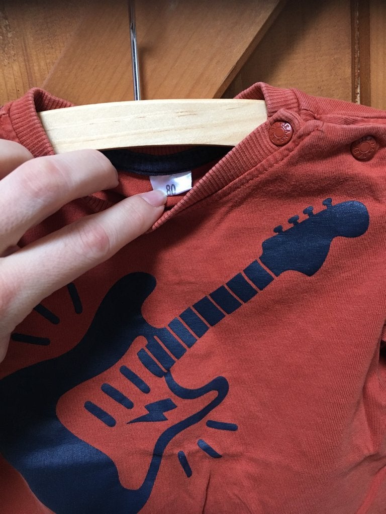 T-shirt met lange mouwen maat 80, Kinderen en Baby's, Babykleding | Maat 80, Truitje of Vestje, Ophalen of Verzenden, Zo goed als nieuw