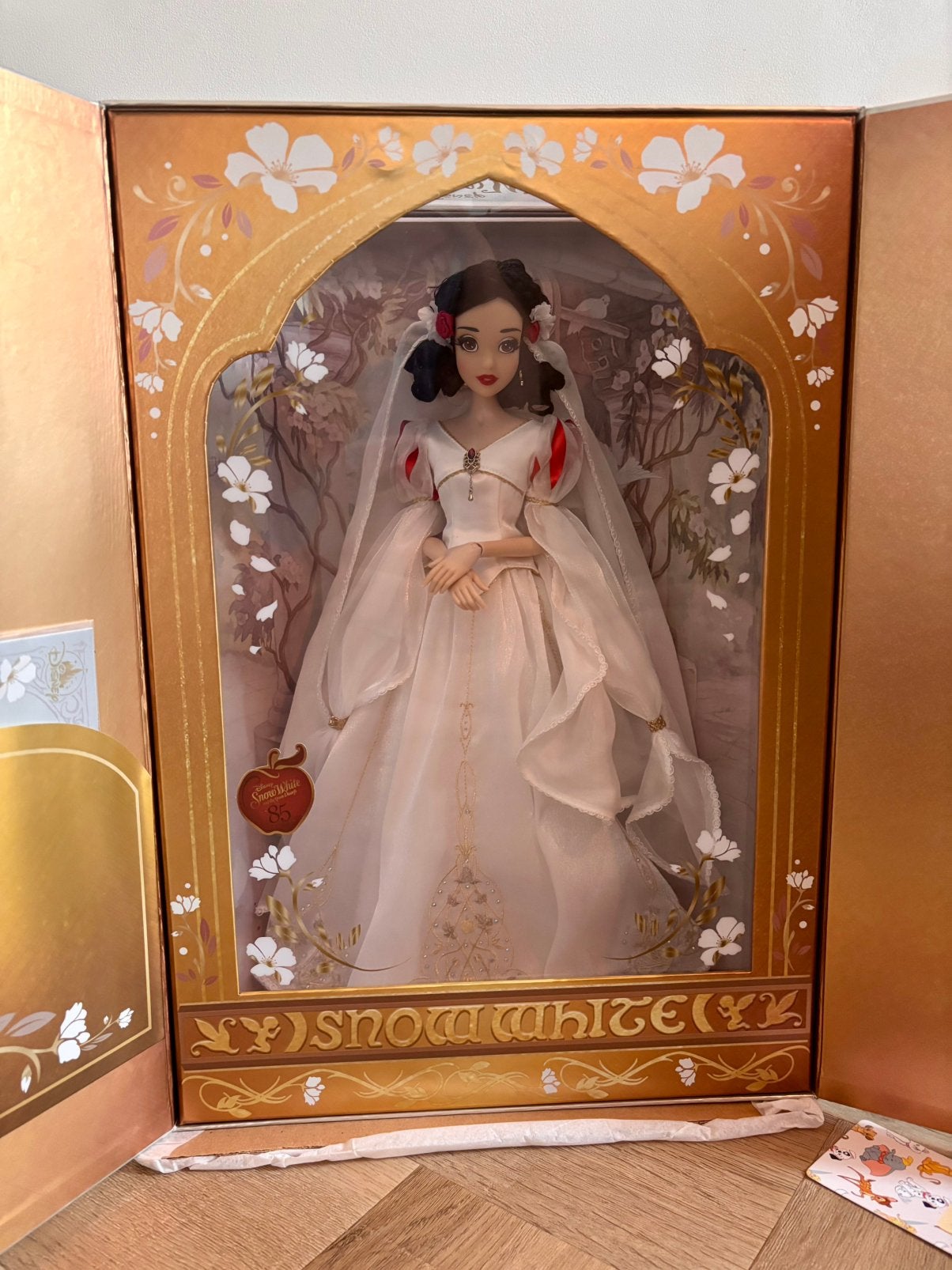 Disney Store Snowwhite limited edition doll, Ophalen of Verzenden, Sneeuwwitje of Doornroosje, Nieuw, Beeldje of Figuurtje