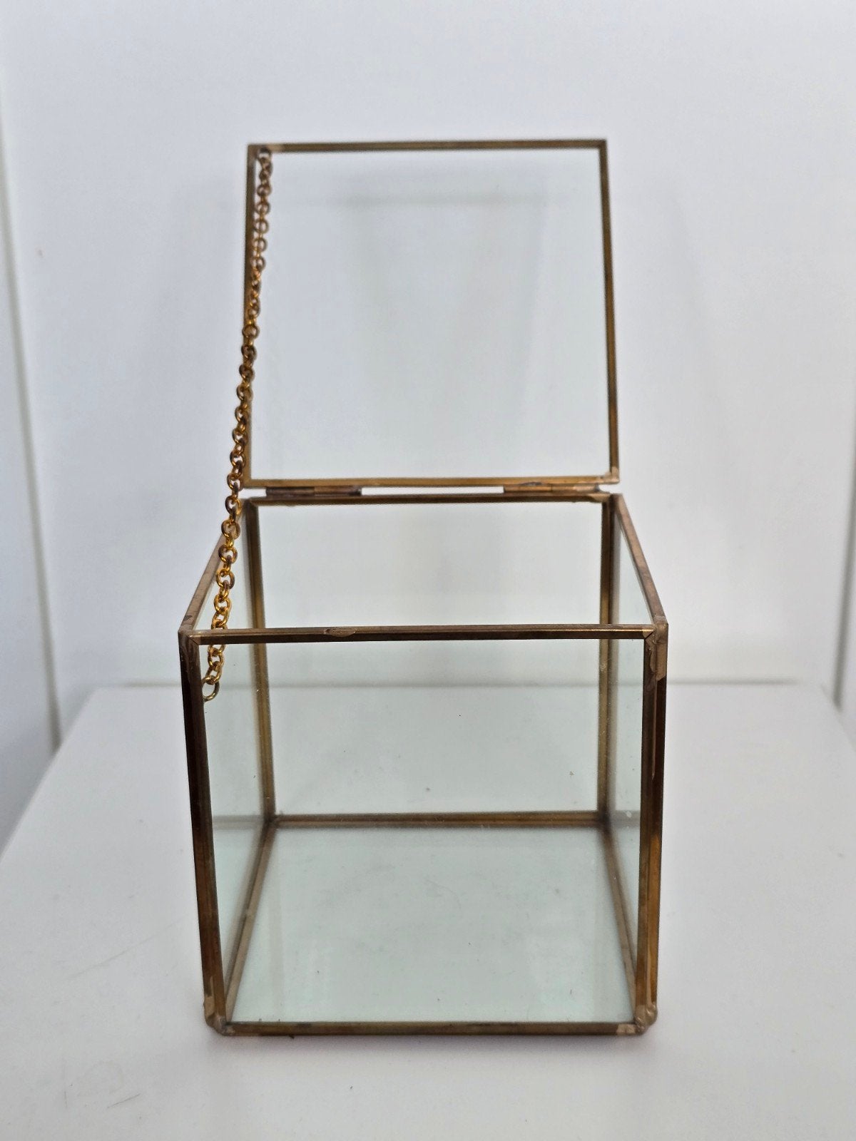 Glazen doosje met gouden rand en ketting, Minder dan 50 cm, Gebruikt, Minder dan 50 cm, Ophalen of Verzenden