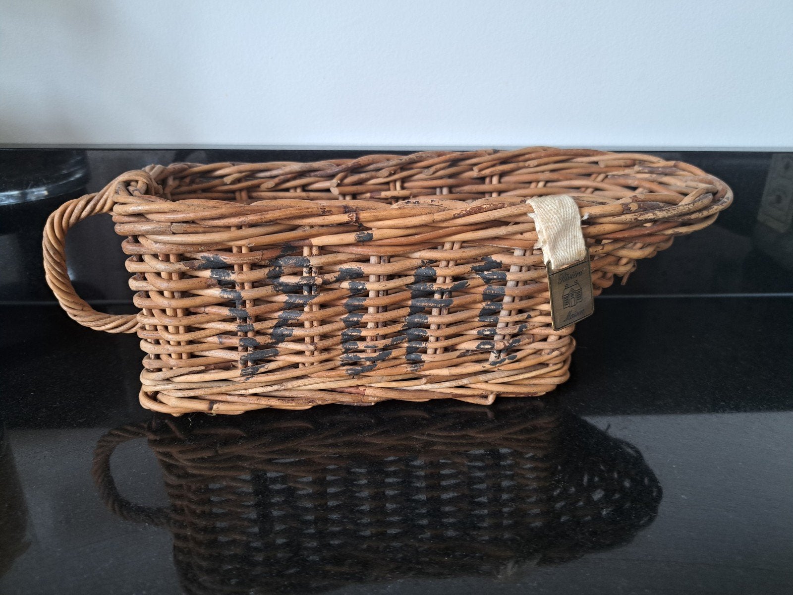 Riviera Maison rieten fleshouder Vin, Huis en Inrichting, Woonaccessoires | Schalen en Manden, Mand, Ophalen of Verzenden, Zo goed als nieuw